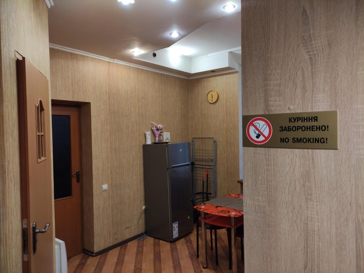 Квартира Біля Залізничного Вокзалу Lviv Buitenkant foto